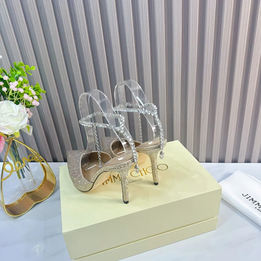 👟👟Ex-factory price 720👟👟 JIMMY CHOO (Jimmy CHOO) 💝💝💝 is a very comprehensive and noble fashion lifestyle brand. It has a series of women's high-heeled, medium-heeled, flat-heeled sandals with the same strap from major fashion bloggers and celebrities in Hong Kong and the United States.  The Australian pointed toe, round toe and square toe series are simply beautiful. Fall in love with elegance and playful sense of the future. Just by looking at them, you want to own them immediately, but you can really think about a pair of exquisite high heels~~~~~~~~~~~~~~~~~ 💝This series is specially designed for extraordinary and indifferent ladies, thus creating a unique overall effect, Jimmy Choo Design products that inspire women to move forward and show their charm💝💝💝 1⃣️Material: Imported silk hot diamond 2⃣️Inner: Imported Italian lambskin, super soft and delicate 3⃣️Outsole: Imported Italian original original color genuine leather outsole Heel height 10.cm (8.5/6.5cm can be made) 4⃣️Code number: 35-39 (34.40.41.42 customized)